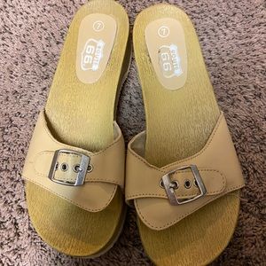 women’s tan sandals